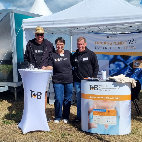 Das Team des Netzwerks am Informationsstand